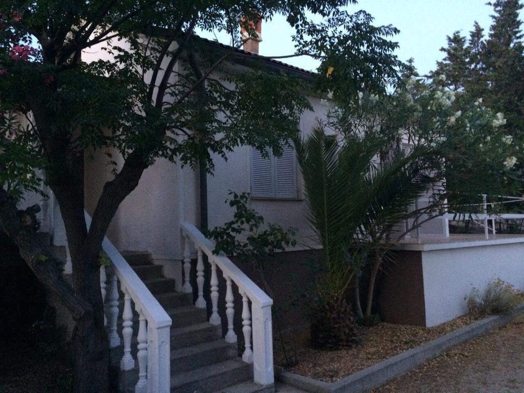 Calm House Opera Villa Banjol Luaran gambar